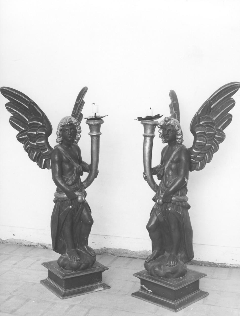 angelo reggicandelabro (candelabro - a statua, serie) - bottega fiorentina (sec. XVII)