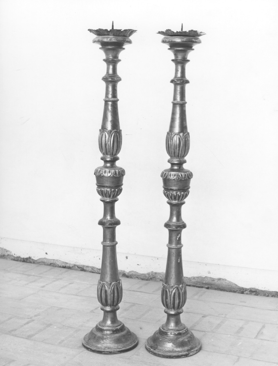 candeliere d'altare, serie - bottega toscana (fine/inizio secc. XVIII/ XIX)