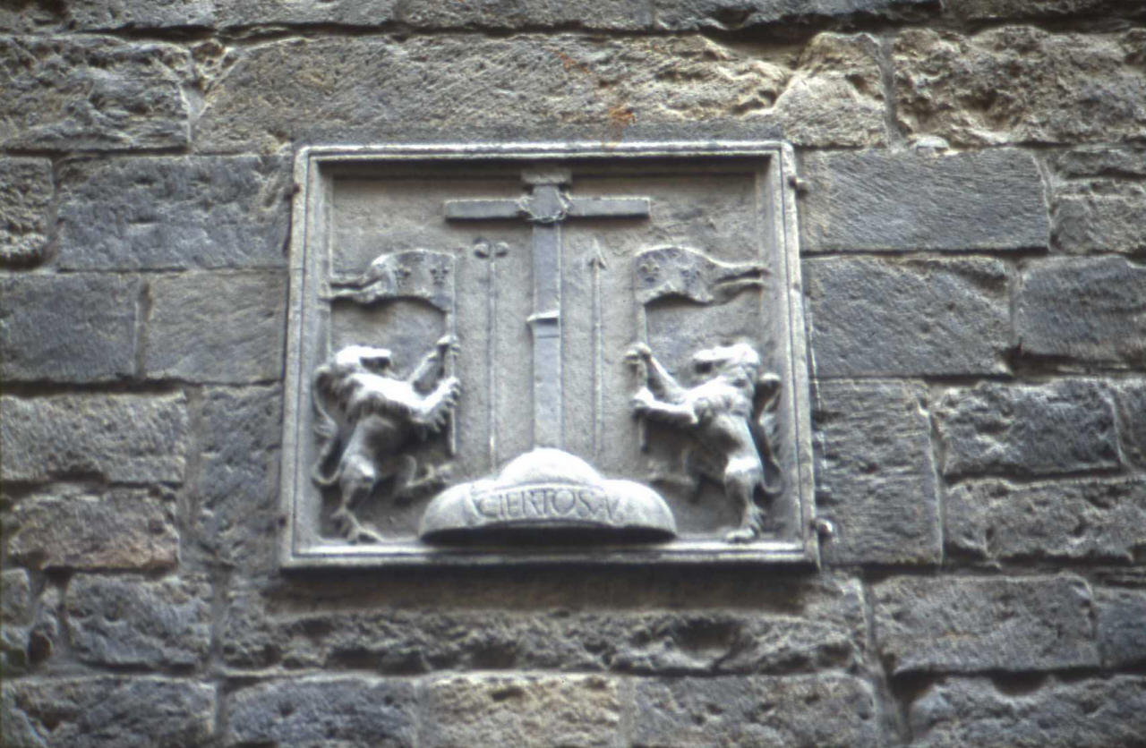 stemma gentilizio della famiglia Acciaiuoli e della Certosa di Val d'Ema (rilievo) - produzione fiorentina (seconda metà sec. XVI)