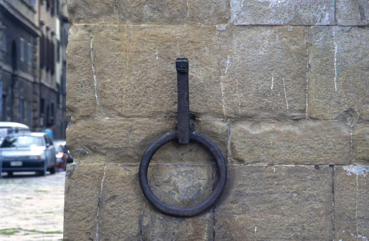 anello legabriglie, serie - bottega fiorentina (seconda metà sec. XV)