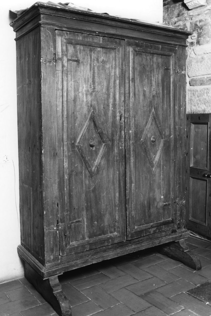 armadio - bottega toscana (prima metà sec. XVIII)