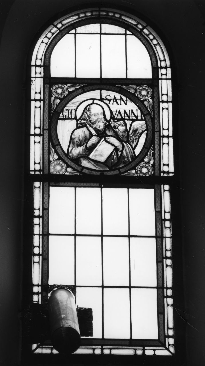 San Giovanni Evangelista (vetrata, serie) - manifattura fiorentina (primo quarto sec. XX)