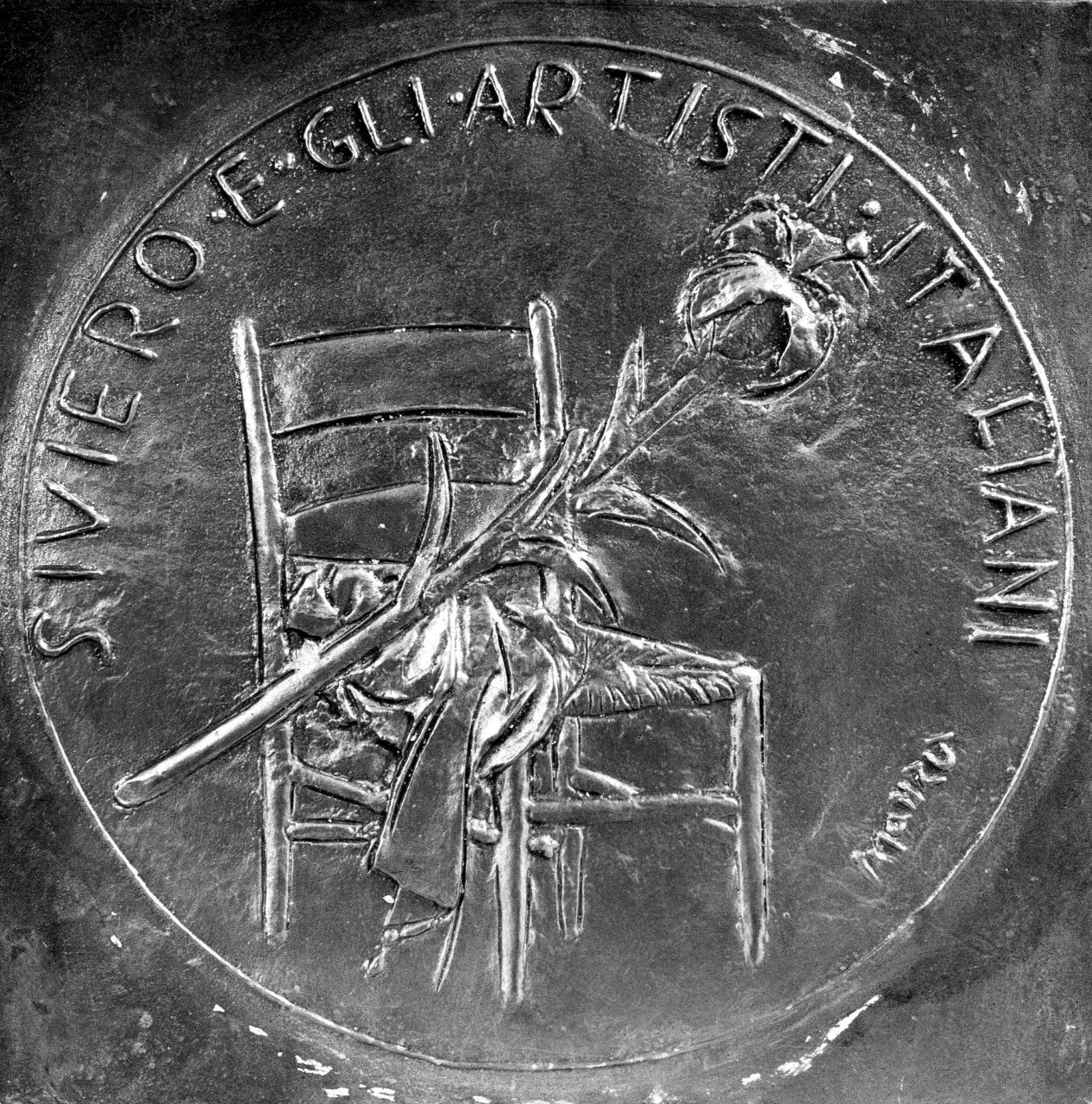 sedia con giglio (rilievo) di Manzoni Giacomo detto Giacomo Manzù (sec. XX)