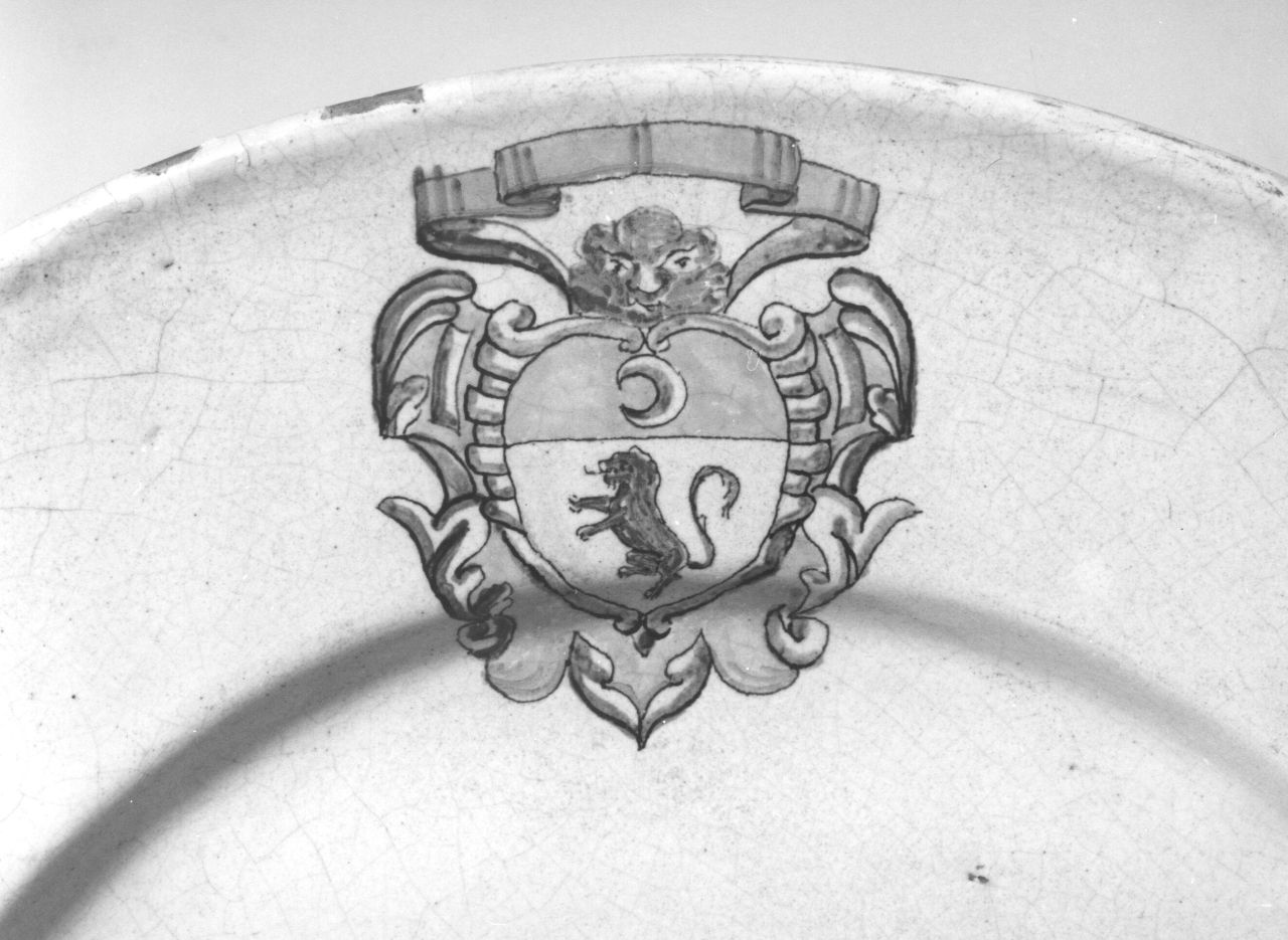 stemma gentilizio (piatto) - manifattura di Deruta (sec. XVII)