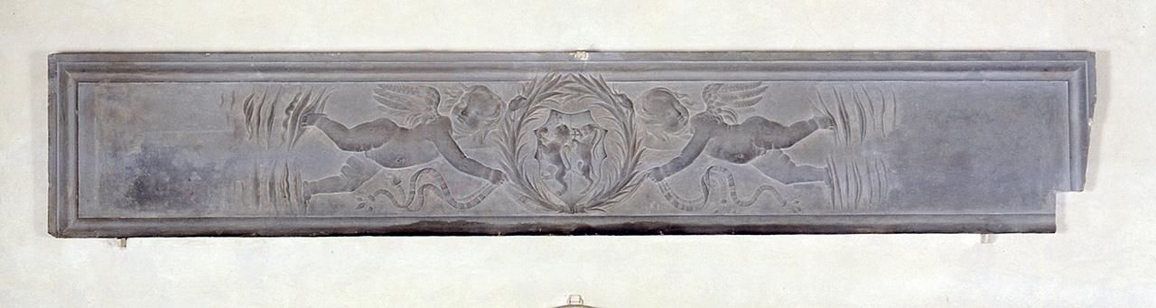 putti reggistemma (architrave di caminetto) di Ferrucci Francesco di Simone (attribuito) (terzo quarto sec. XV)