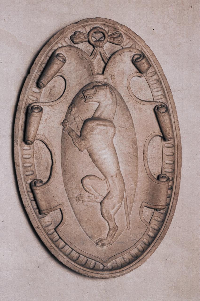 stemma con animale rampante (rilievo) - produzione italiana (sec. XVI)