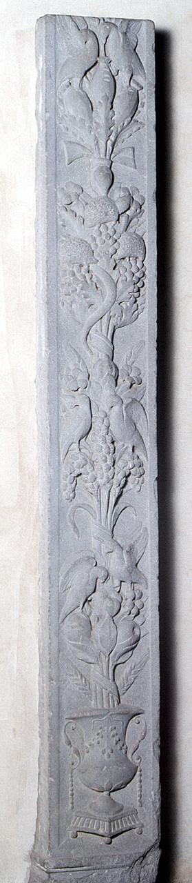 motivi decorativi a candelabra (lesena, frammento) - bottega Italia centrale (inizio sec. XVI)