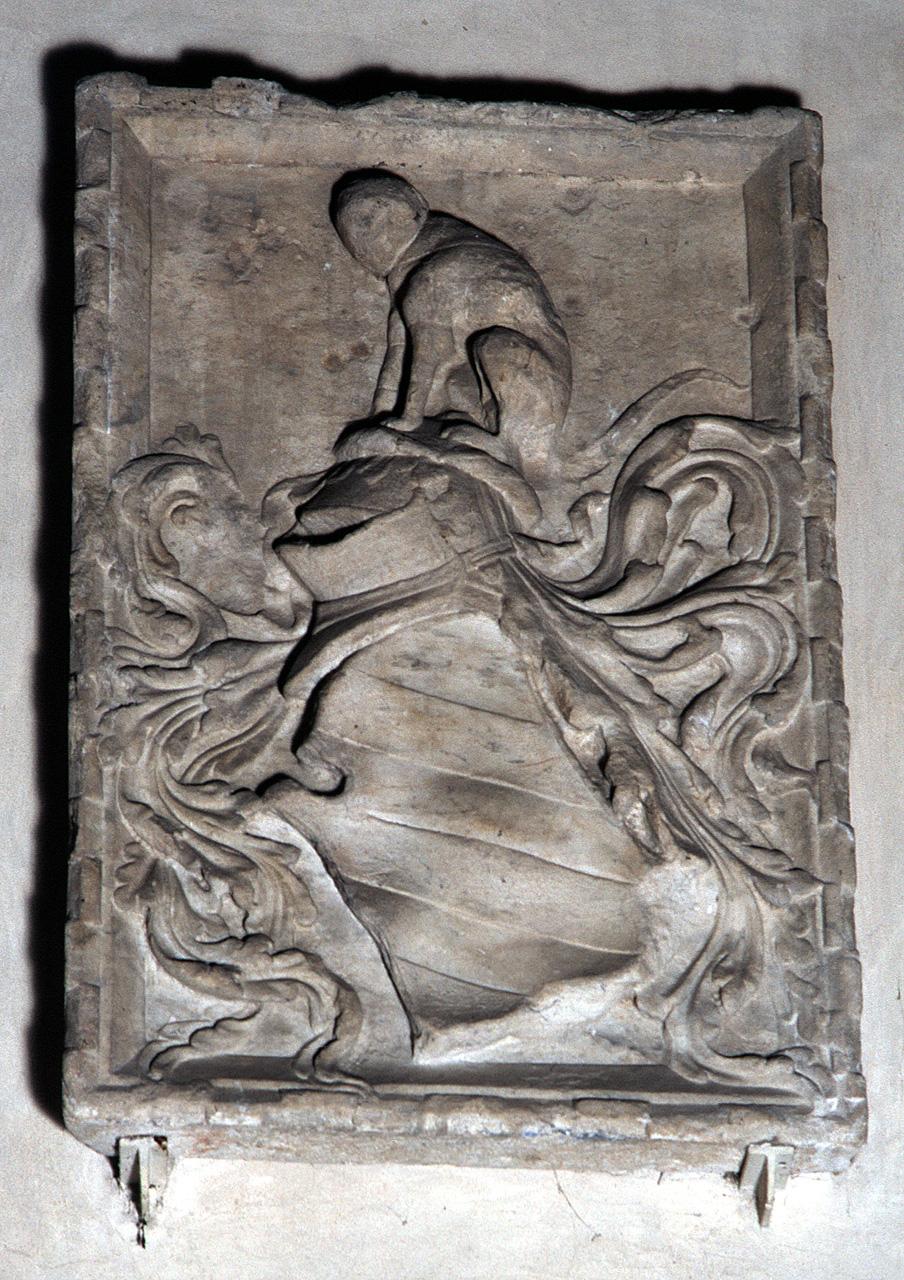 stemma gentilizio con cimiero (targa) - produzione fiorentina (?) (sec. XV)