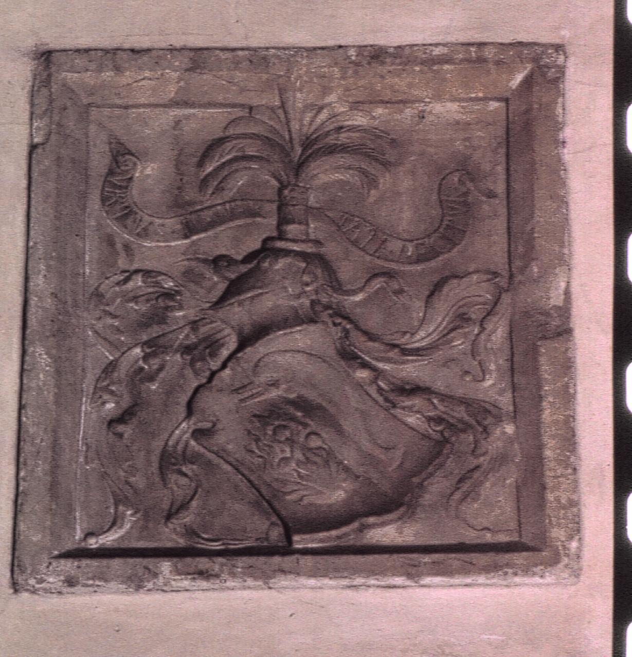 stemma gentilizio con cimiero (targa) - produzione italiana (?) (sec. XV)