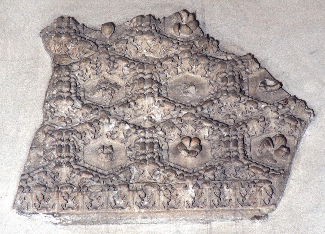 motivi decorativi geometrici (rilievo, frammento) - produzione fiorentina (seconda metà sec. XV)