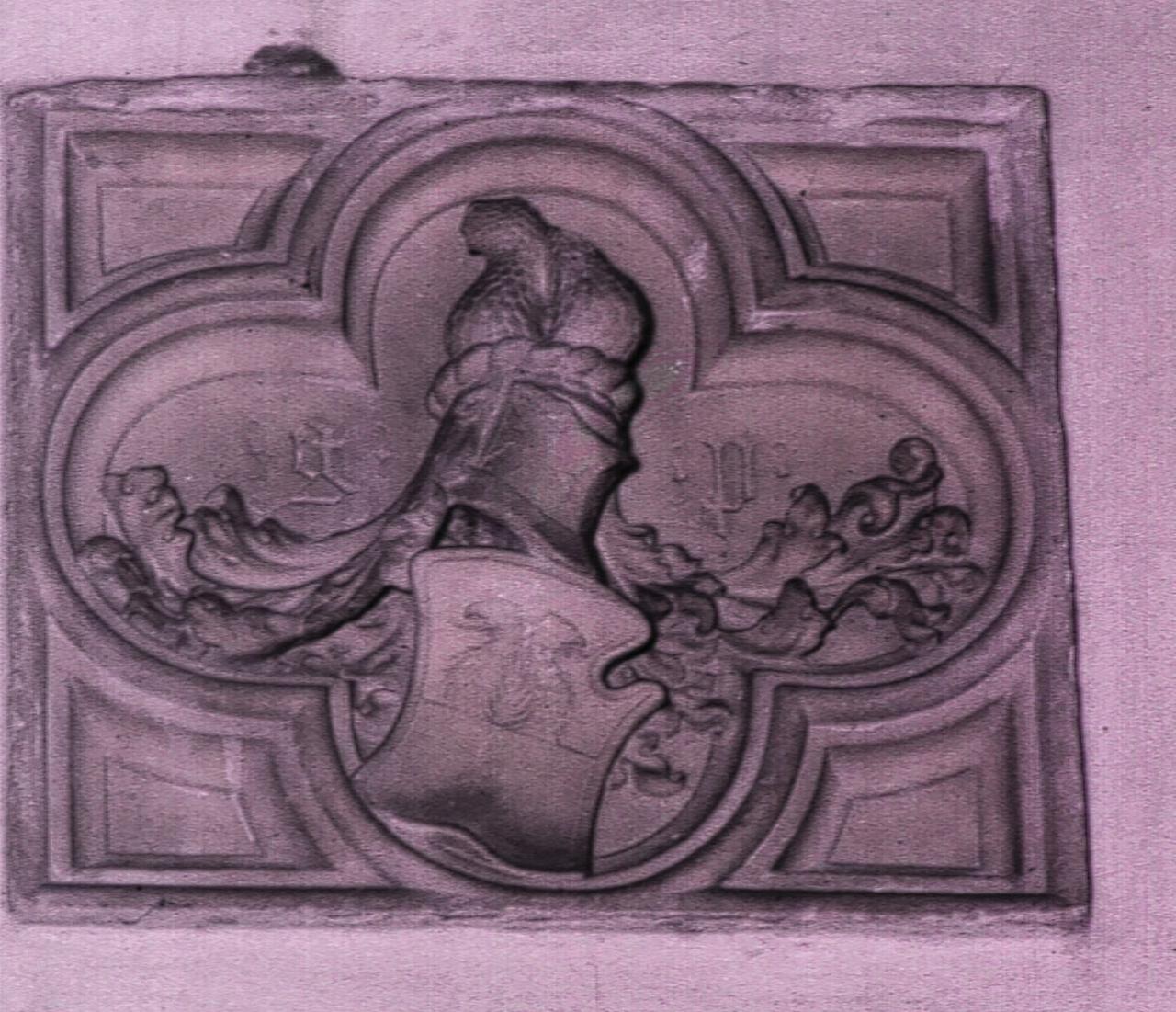 stemma gentilizio con cimiero (formella) - produzione fiorentina (sec. XVI)