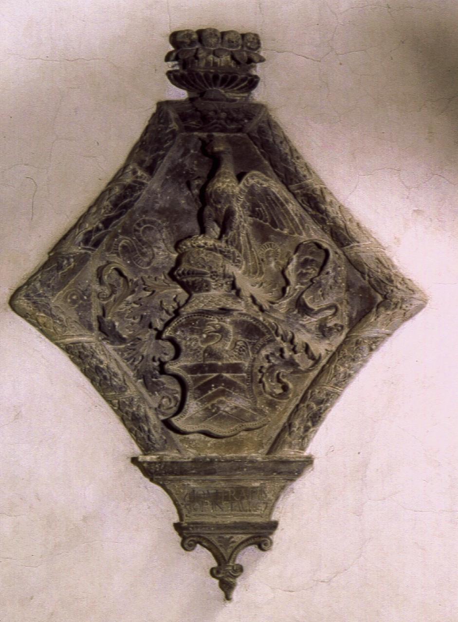 stemma gentilizio con cimiero (rilievo) - produzione italiana (prima metà sec. XV)