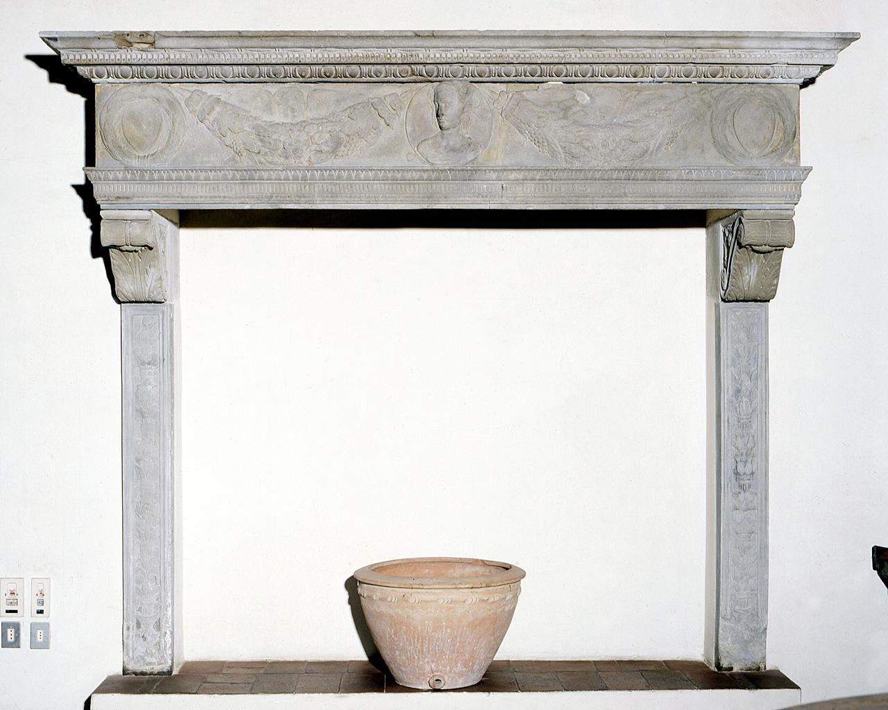 mostra di camino - produzione fiorentina (terzo quarto sec. XV)