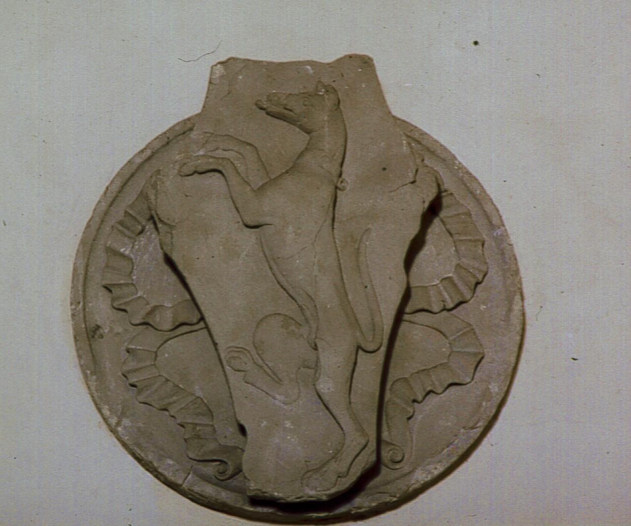 stemma con animale rampante (rilievo) - produzione toscana (secc. XV/ XVI)