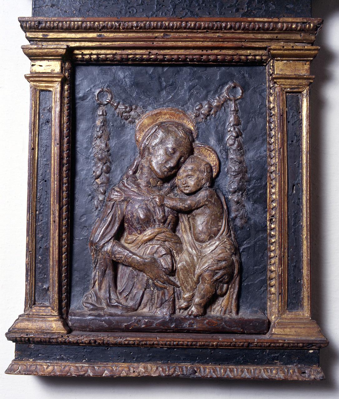 Madonna con Bambino (rilievo) di Ferrucci Francesco di Simone (cerchia) (terzo quarto sec. XV)