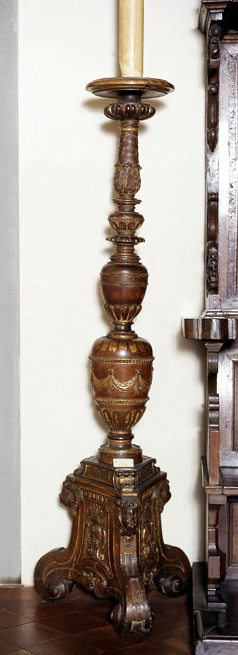 stemma gentilizio (candelabro, serie) - bottega fiorentina (fine sec. XVI)