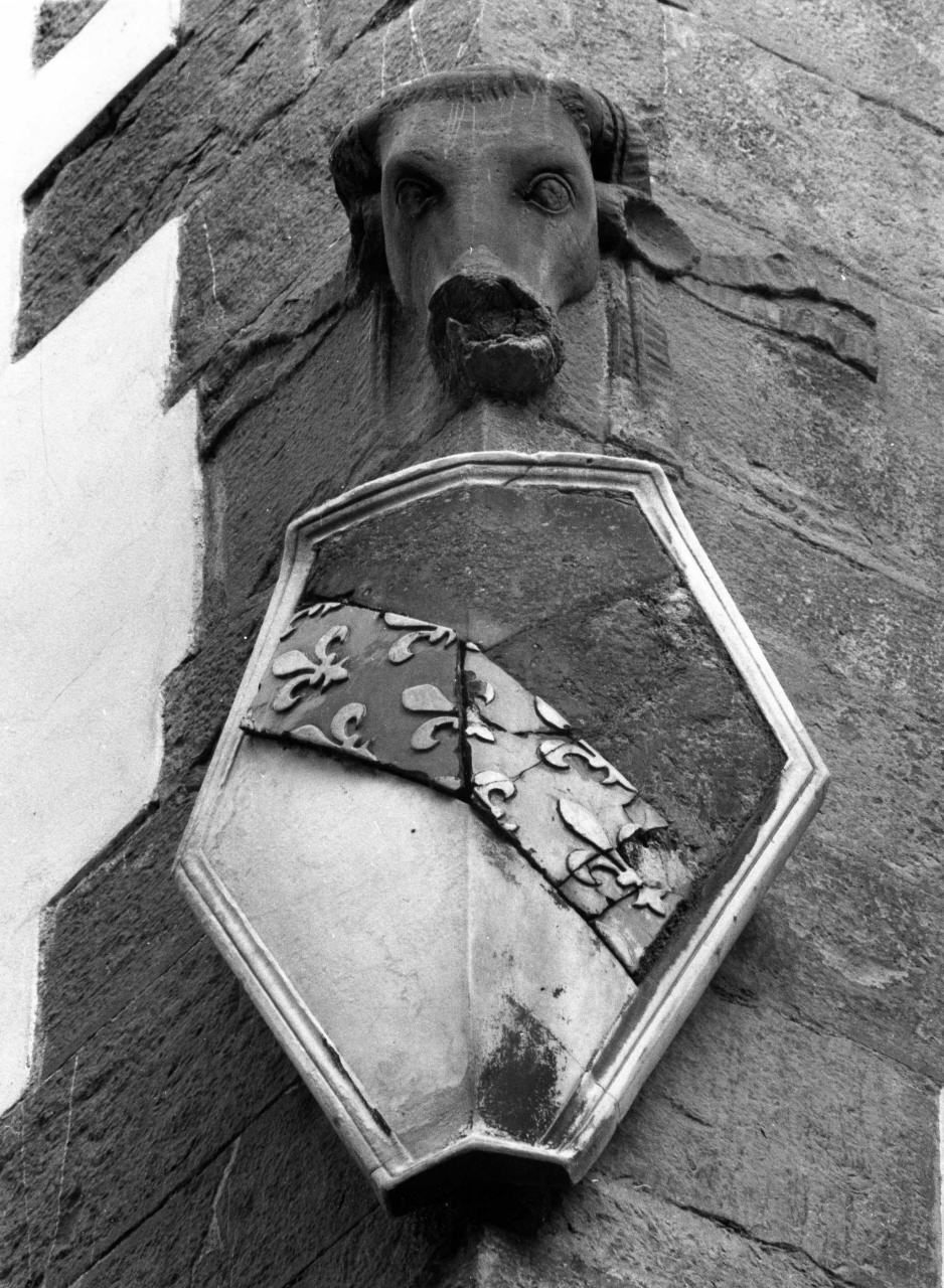 stemma gentilizio della famiglia Vettori (rilievo) - ambito toscano (secc. XIV/ XV)