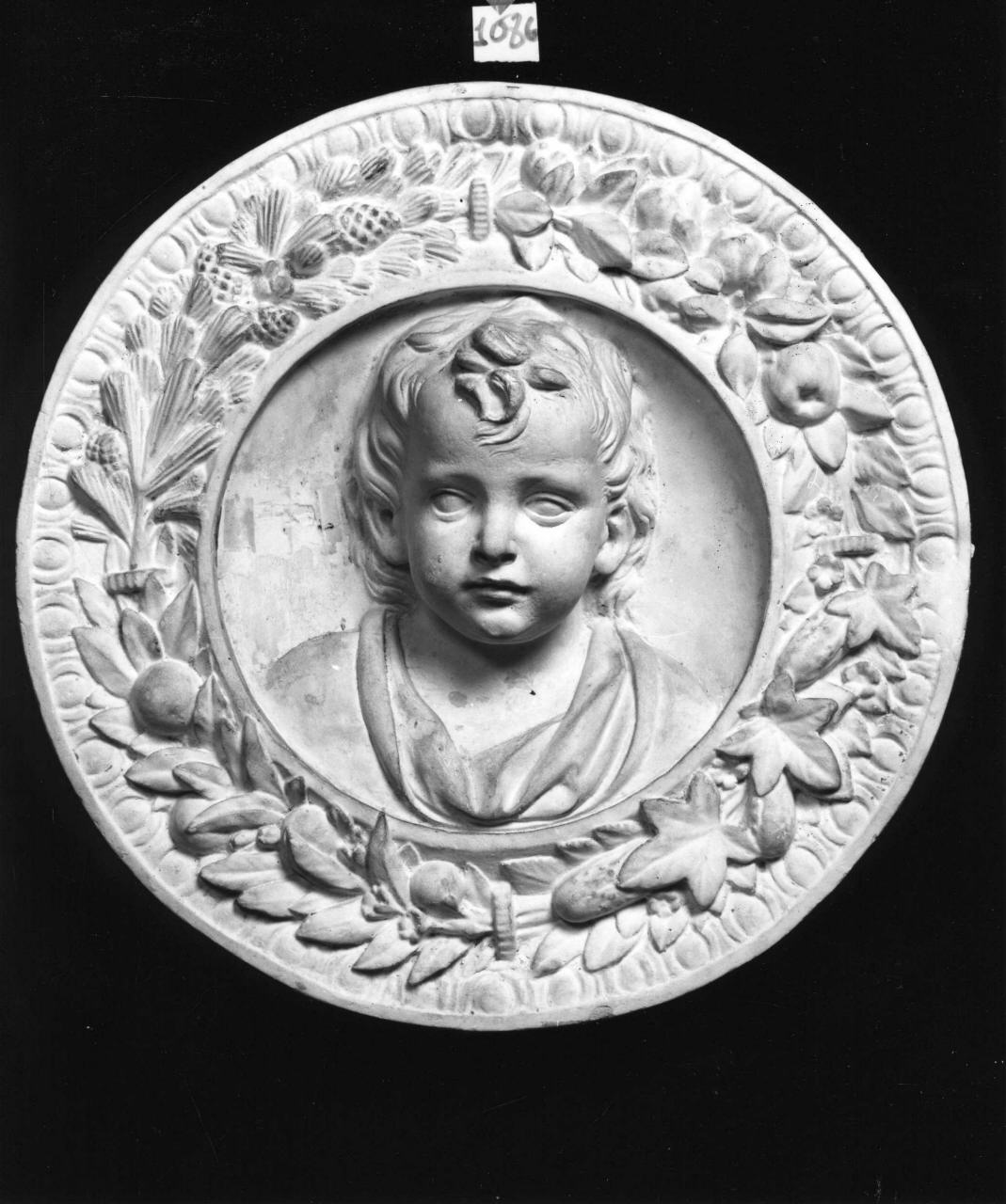 putto entro ghirlanda (calco) - ambito fiorentino (sec. XX)