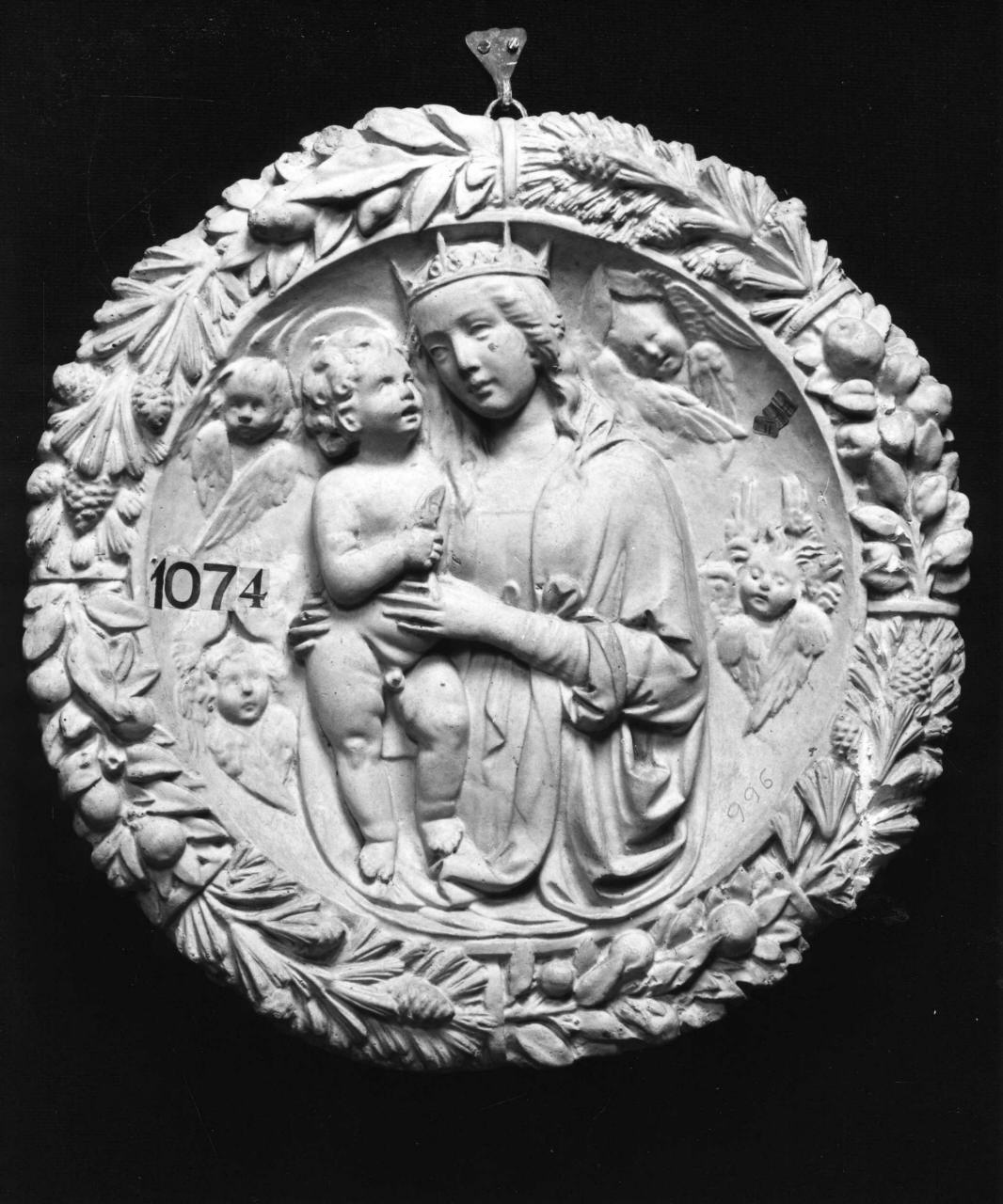 Madonna con Bambino entro ghirlanda di frutti (calco) - ambito fiorentino (sec. XIX)