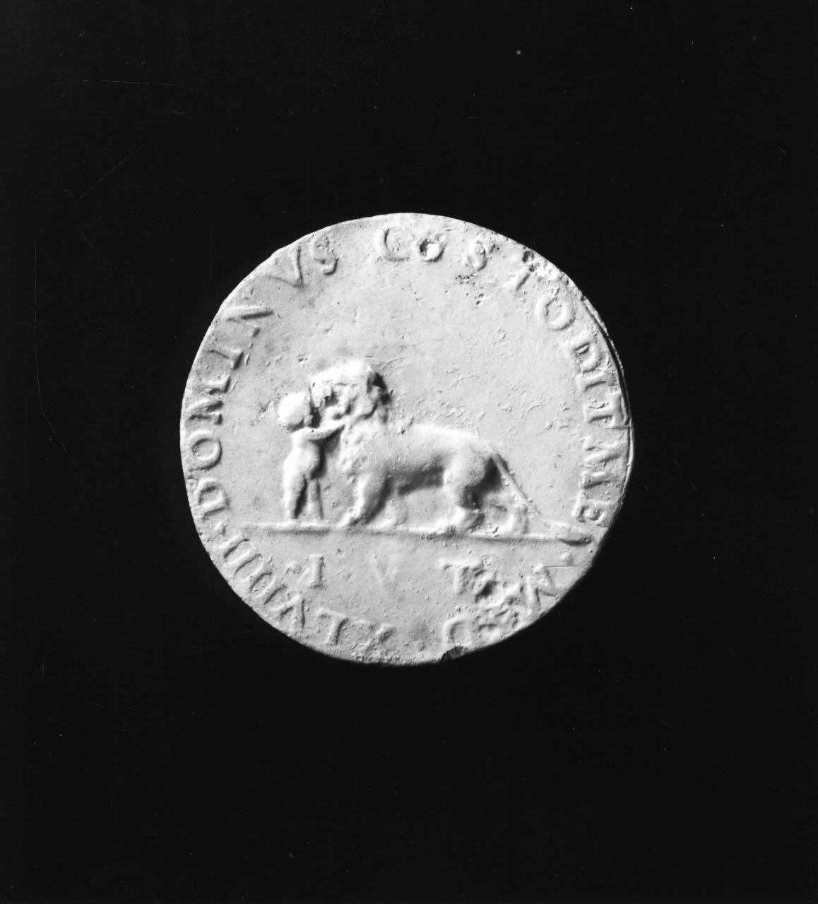 Cupido gioca con un leone (medaglia) di Lelli Oronzio (bottega) (sec. XIX)