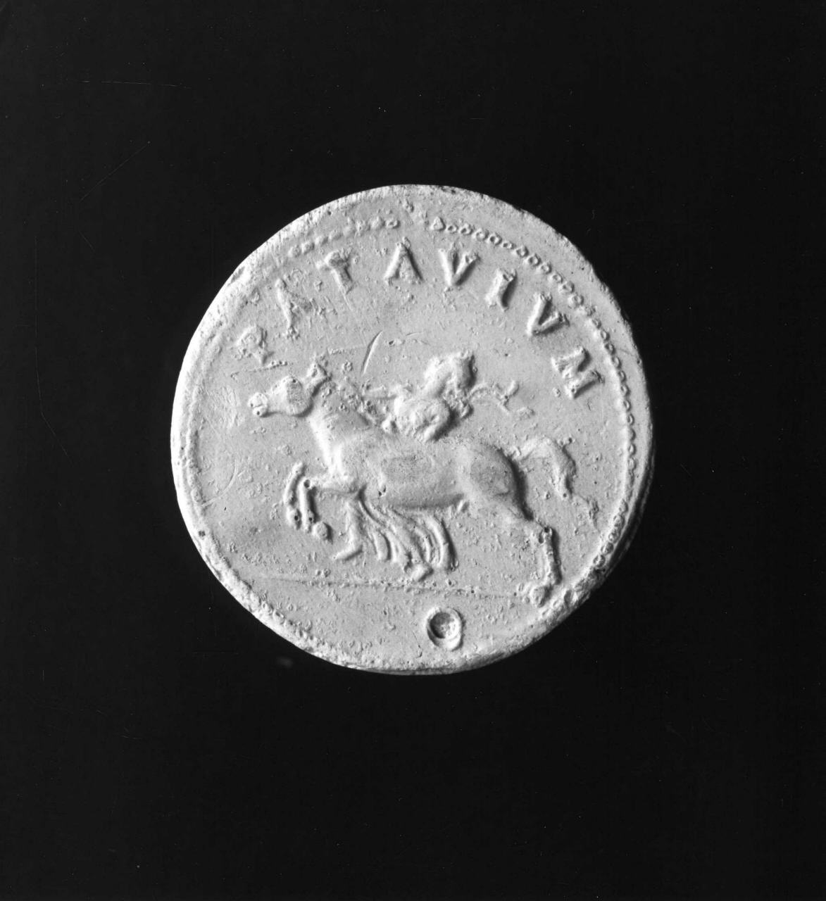 donna che trattiene per la criniera un cavallo in corsa (medaglia) di Lelli Oronzio (bottega) (sec. XIX)