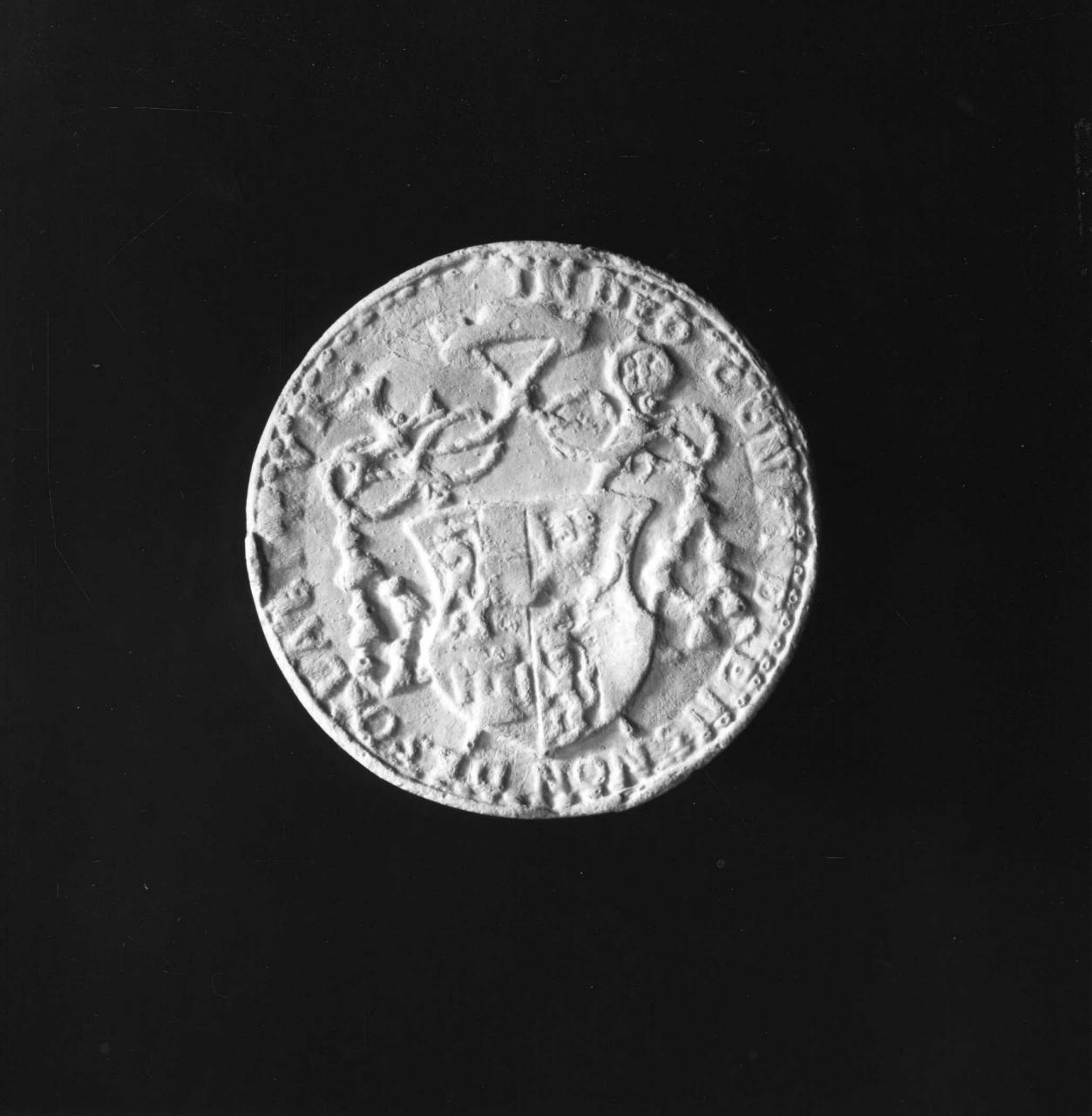 scudo con stemma Kuen-Belasy (calco di medaglia) di Lelli Oronzio (bottega) (sec. XIX)