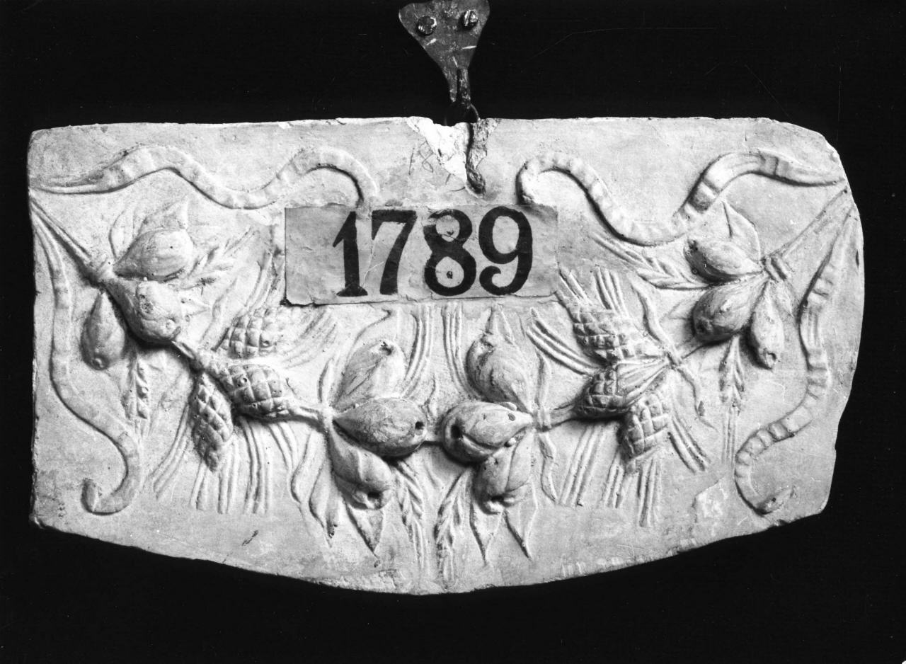 festone con frutti (calco, elemento d'insieme) di Lelli Oronzio (bottega) (sec. XIX)