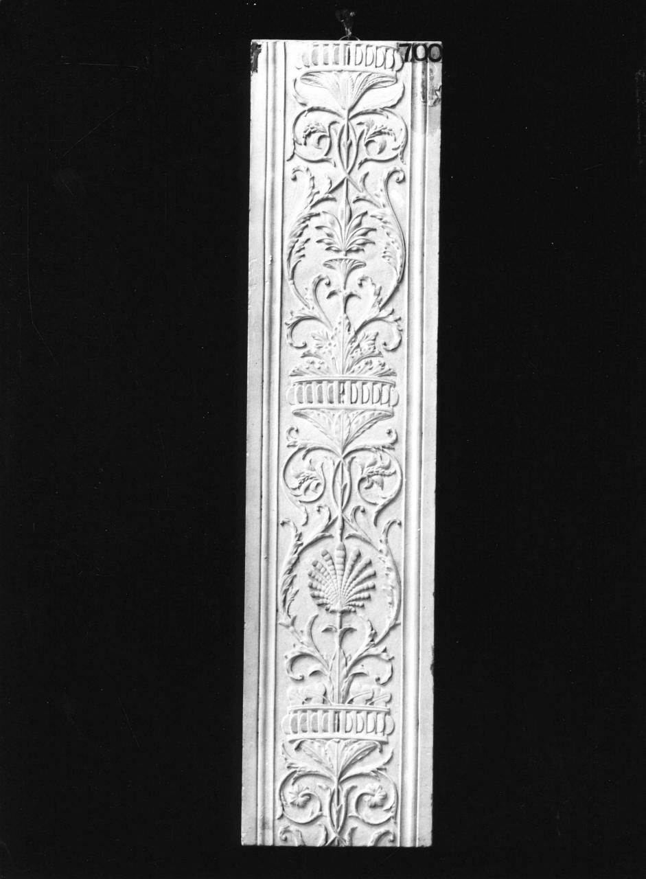 motivi decorativi con vasi e girali (calco, elemento d'insieme) di Lelli Oronzio (bottega) (sec. XIX)