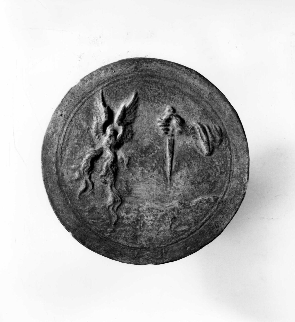 colomba dello Spirito Santo; mano con pugnale (calco di medaglia) di Lelli Oronzio (bottega) (sec. XIX)