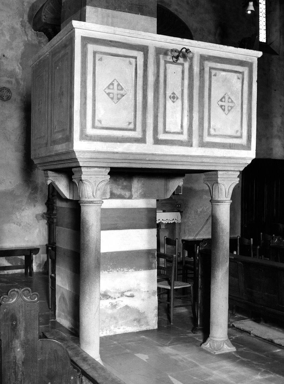 ambone - produzione toscana (secondo quarto sec. XX)