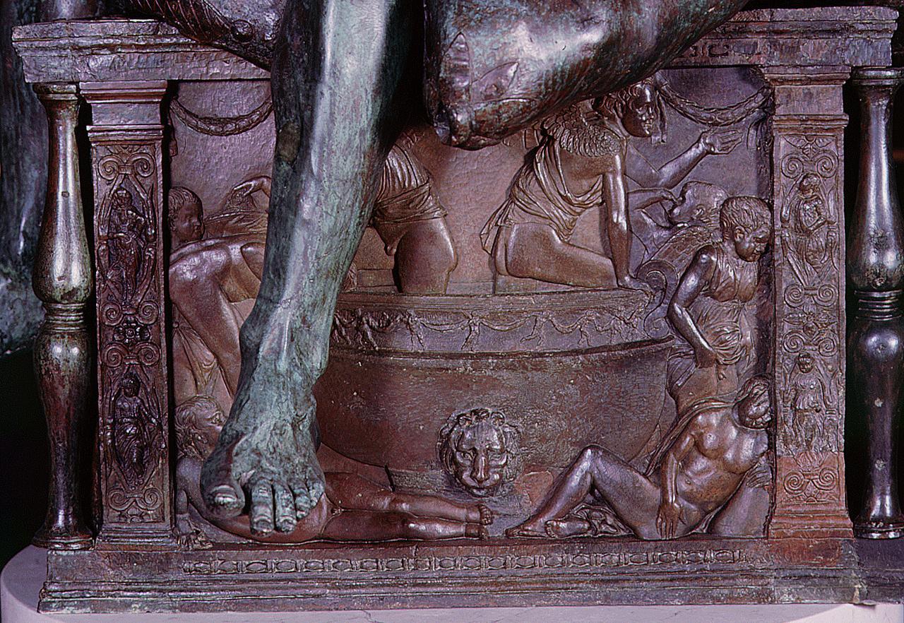pigiatura dell'uva (rilievo) di Bardi Donato detto Donatello (e aiuti) (sec. XV)