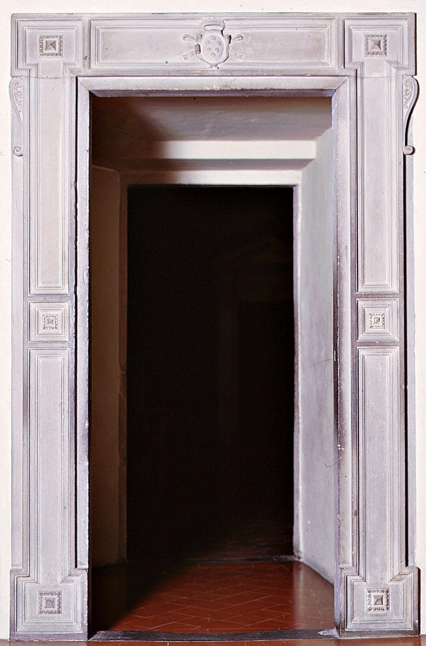 imprese della famiglia Medici (mostra di portale) di Vasari Giorgio - bottega fiorentina (sec. XVI)