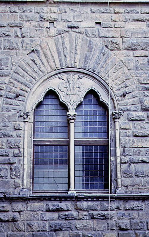 stemma della città di Firenze (bifora) di Arnolfo di Cambio - bottega fiorentina (secc. XIII/ XIV)
