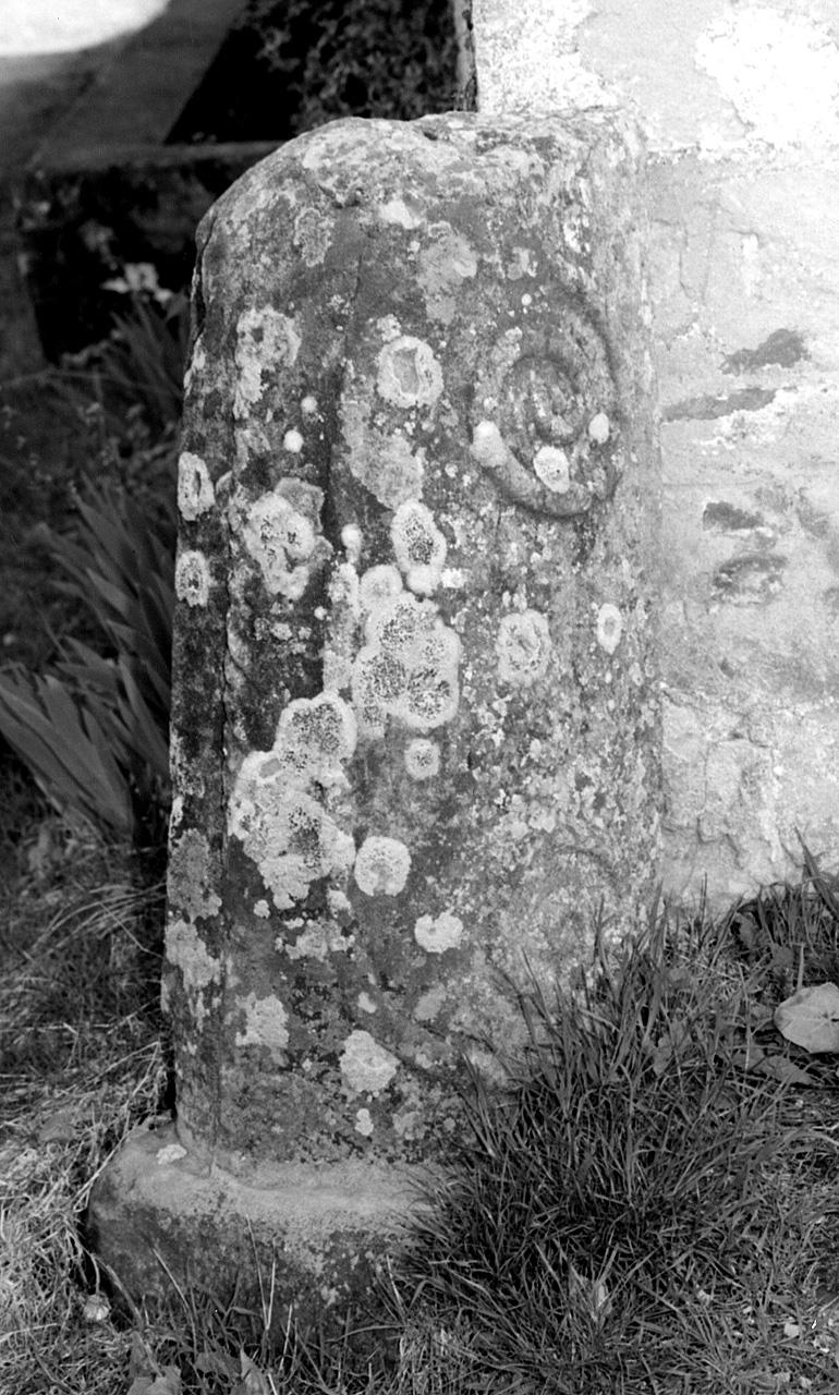 colonnina, serie - manifattura toscana (sec. XIII)