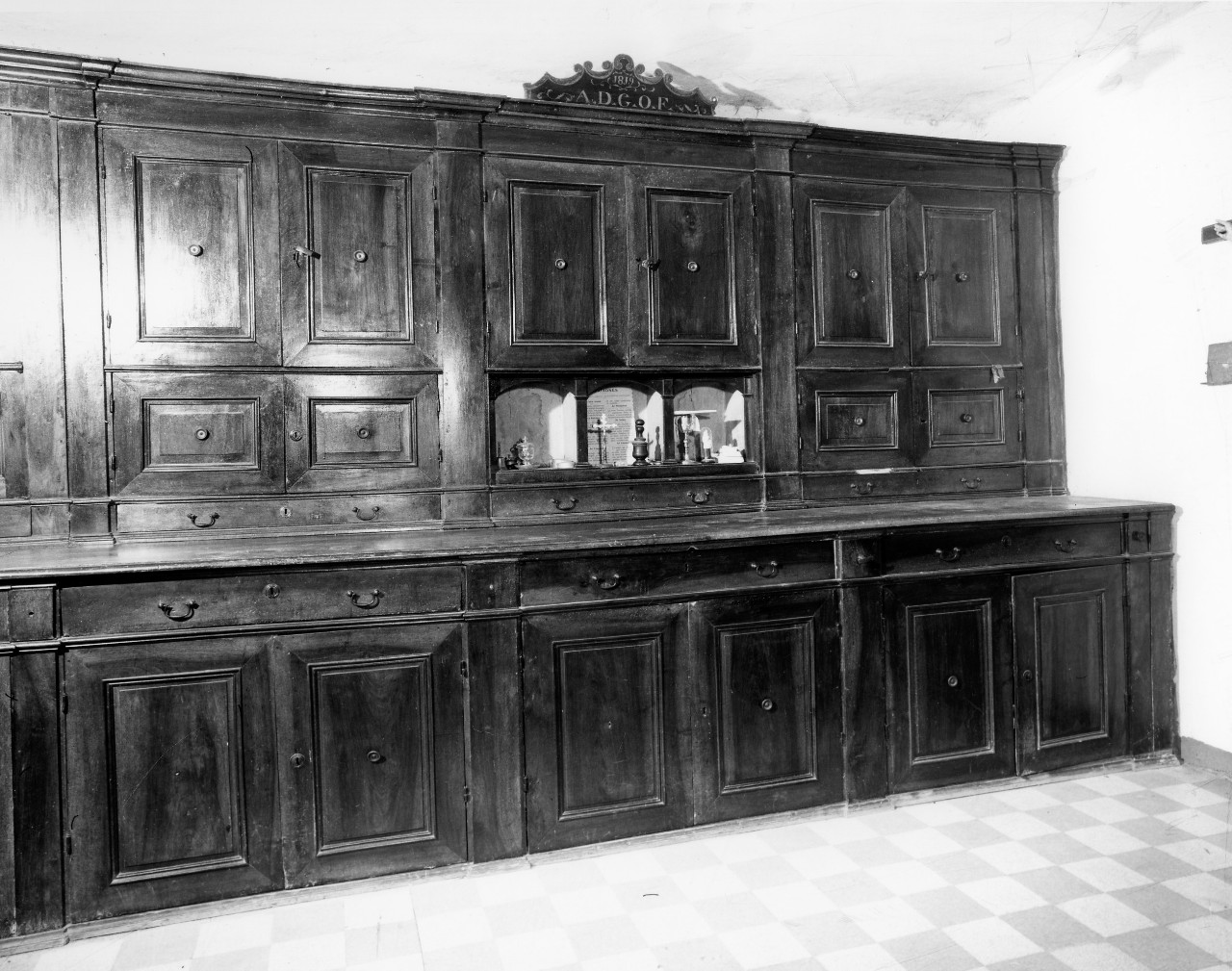 mobile da sacrestia con alzata - bottega toscana (sec. XIX)