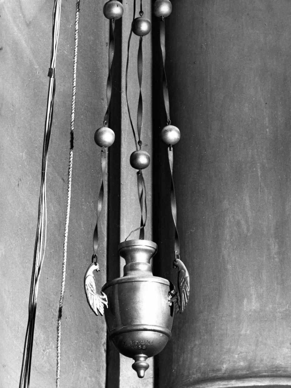 lampada pensile ad anfora, serie di Pagni D (sec. XX)