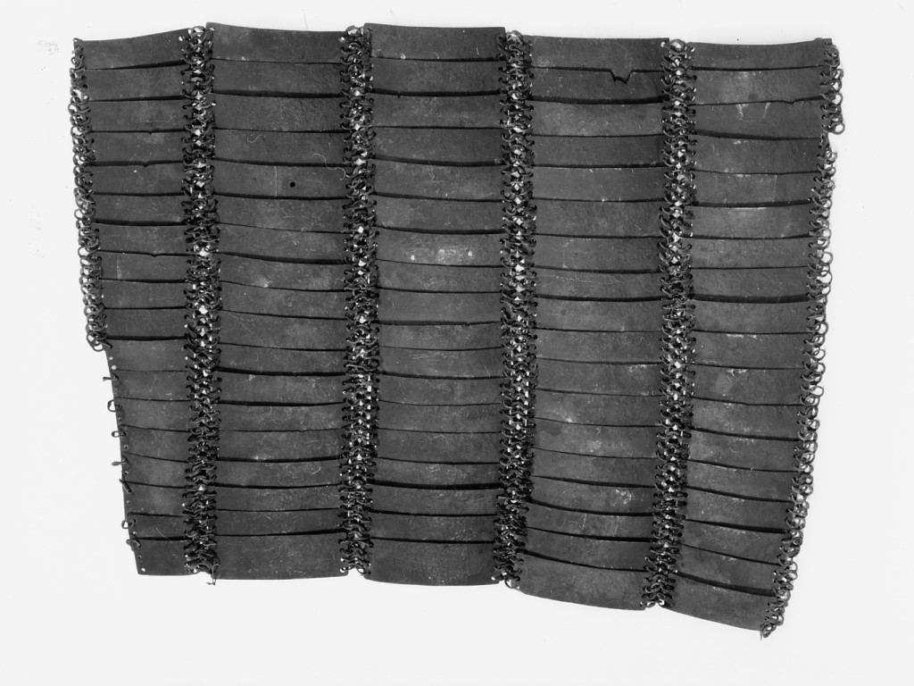 quartiere davanti di barda (?) a maglia e lamelle, frammento - manifattura ottomana (prima metà sec. XVI)