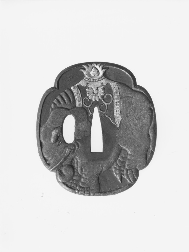 elefante con bardatura (guradamano da sciabola - tsuba quadrilobata, elemento d'insieme) di Tsuchiya Yasuchika detto Yagohachi Tou (inizio sec. XVIII)