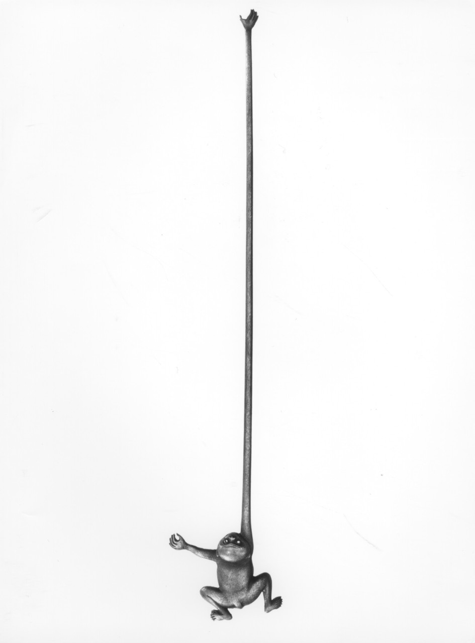 scimmia con braccio allungato (fornimento da impugnatura - menuki, elemento d'insieme) - manifattura giapponese (ultimo quarto sec. XVIII)