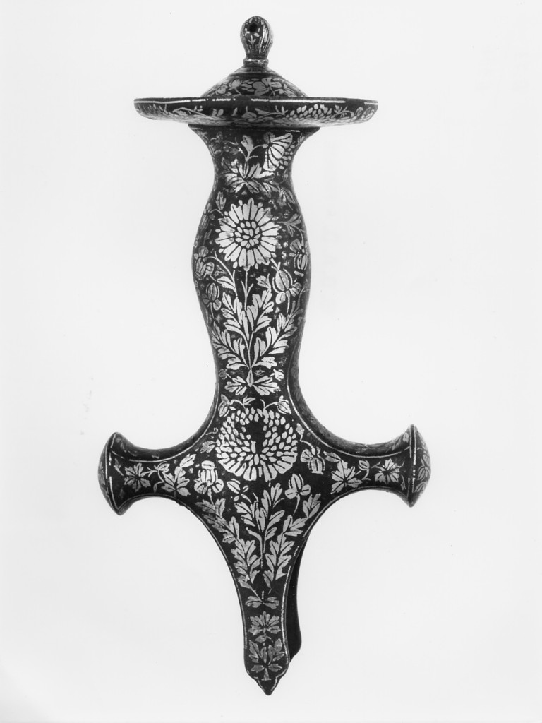 motivi decorativi vegetali stilizzati (elso di sciabola - talwar, elemento d'insieme) - manifattura moghul (secc. XVII/ XVIII)