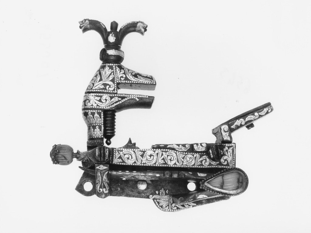 motivi decorativi vegetali stilizzati (meccanismo di fucile - all'orientale, elemento d'insieme) - manifattura ottomana (sec. XIX)