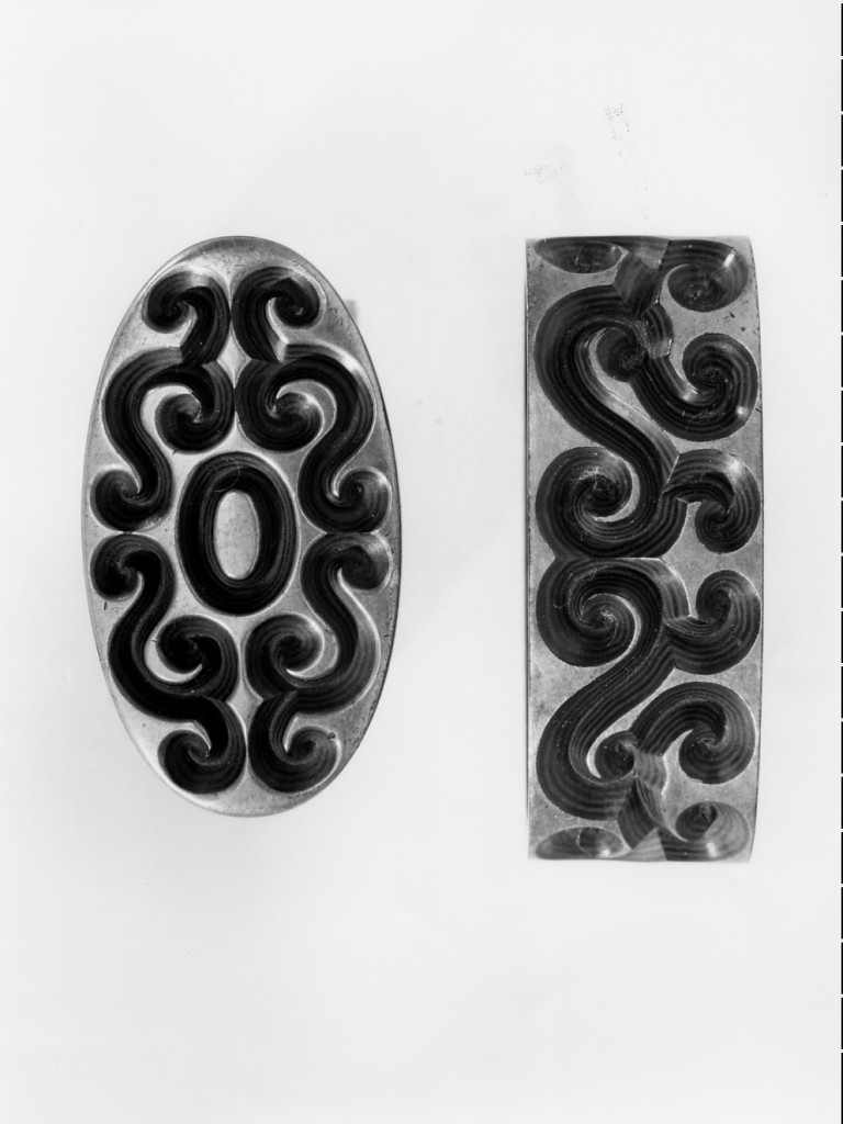 motivi decorativi vegetali (fornimento da impugnatura - kodogu, elemento d'insieme) - scuola Ito (?) (terzo quarto sec. XVIII)