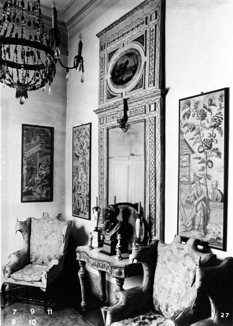 figure allegoriche femminili (statuetta portacandelabro, coppia) - manifattura Ginori (seconda metà sec. XIX)