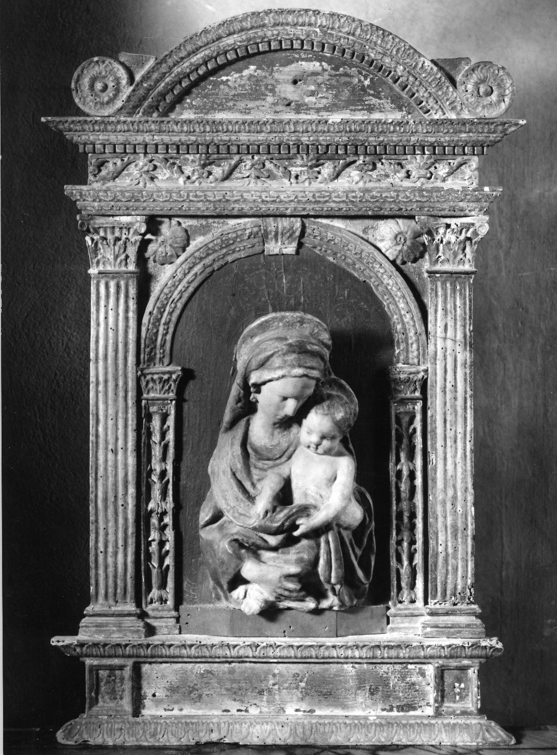 Madonna con Bambino (rilievo) - ambito fiorentino (prima metà sec. XV)