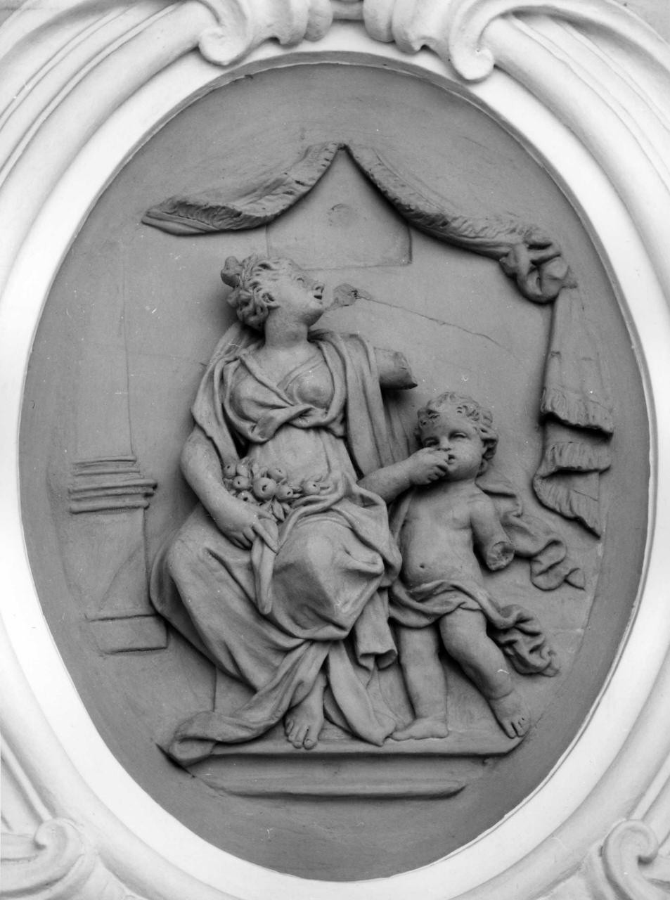 figura allegorica femminile (rilievo) di Monaccorti Paolo (sec. XVIII)