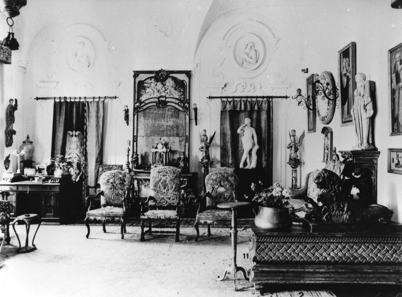 candelabro - a statua, serie - bottega Italia settentrionale (sec. XVI)