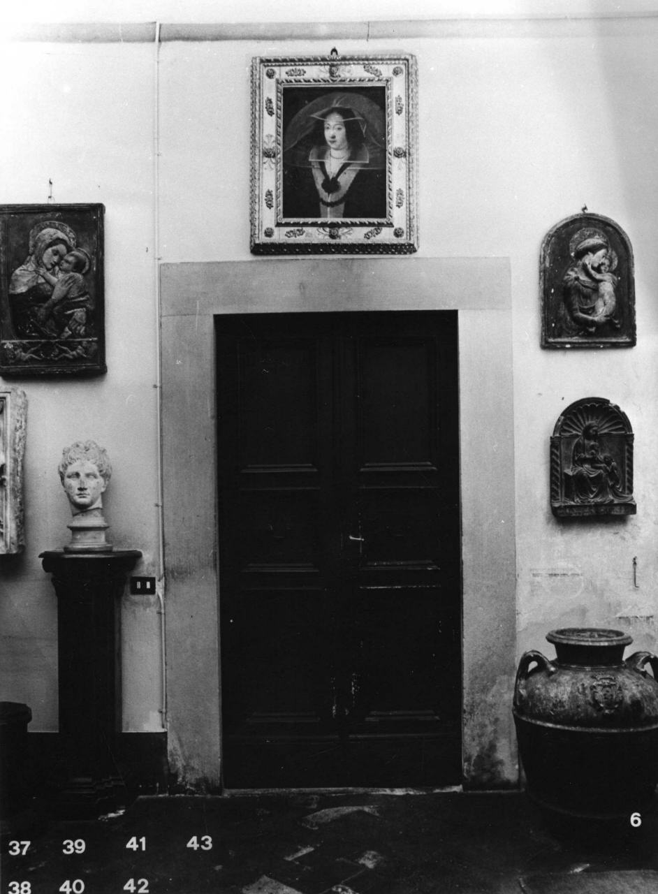 Madonna con Bambino (rilievo) - bottega fiorentina (secondo quarto sec. XV)