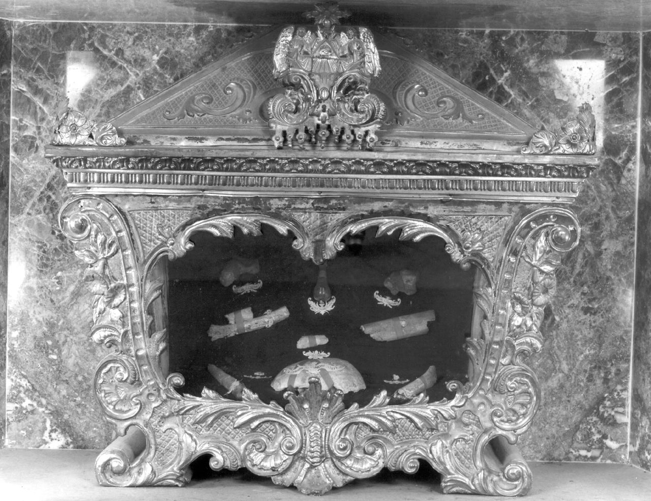 reliquiario - a vaso - bottega toscana (seconda metà sec. XVIII)