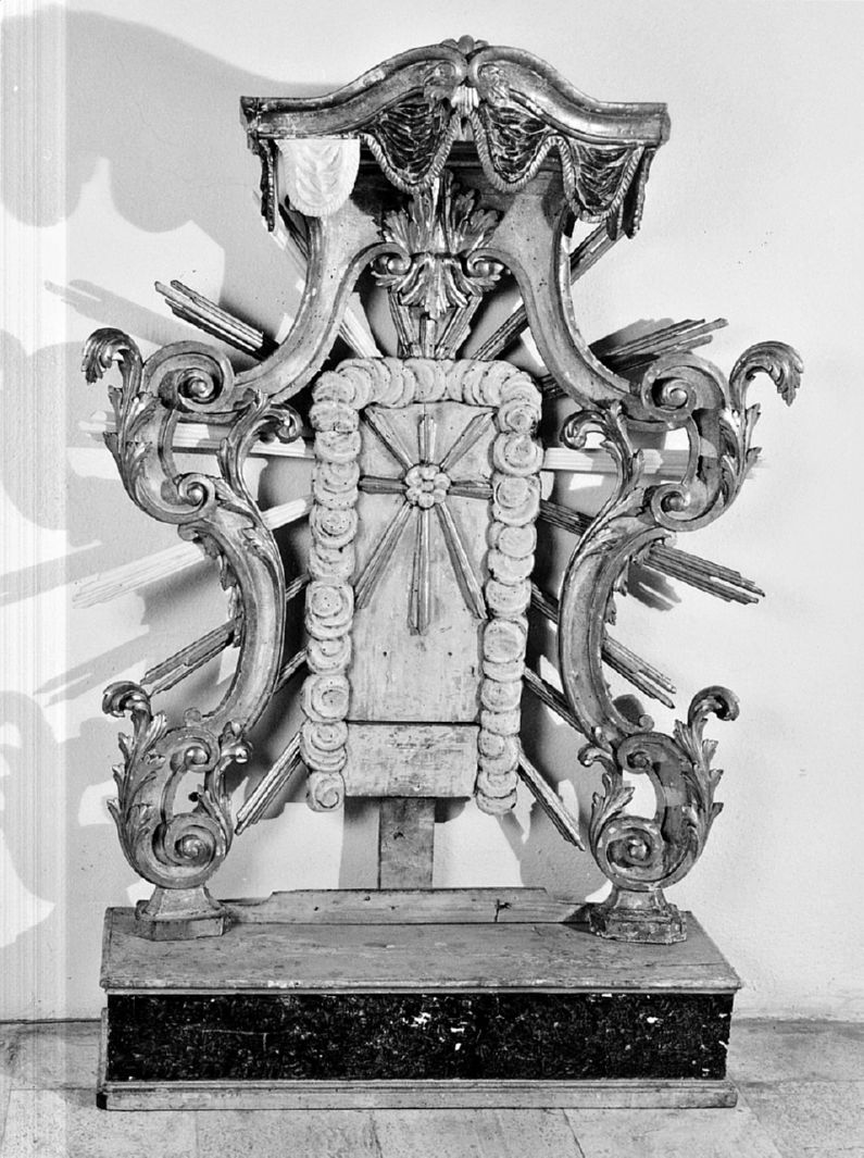 motivi decorativi vegetali (tronetto per esposizione eucaristica) - bottega toscana (prima metà sec. XVIII)