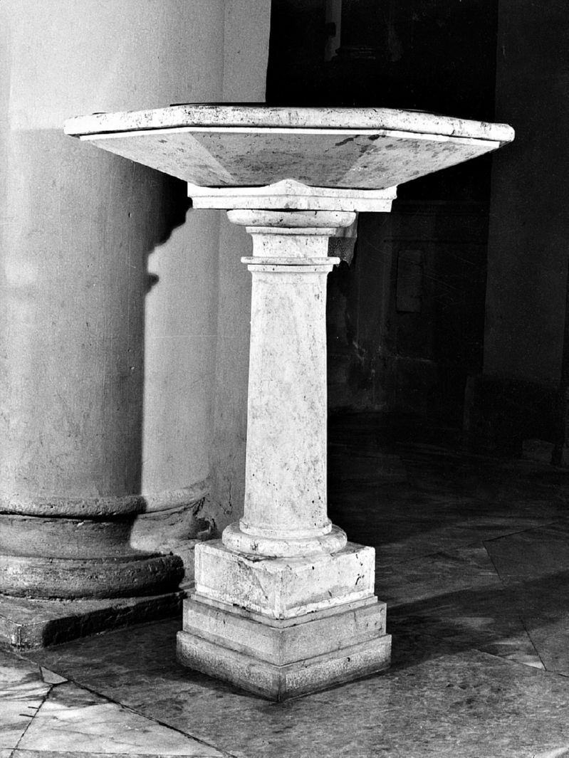 acquasantiera - a fusto - bottega toscana (sec. XX)